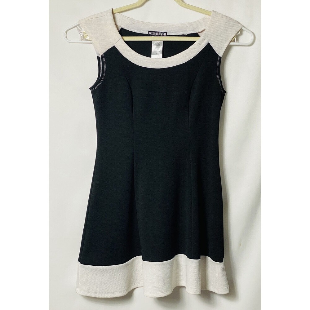 2/$20 Paper doll black/white Color scoop neck sleeveless dress Sz L